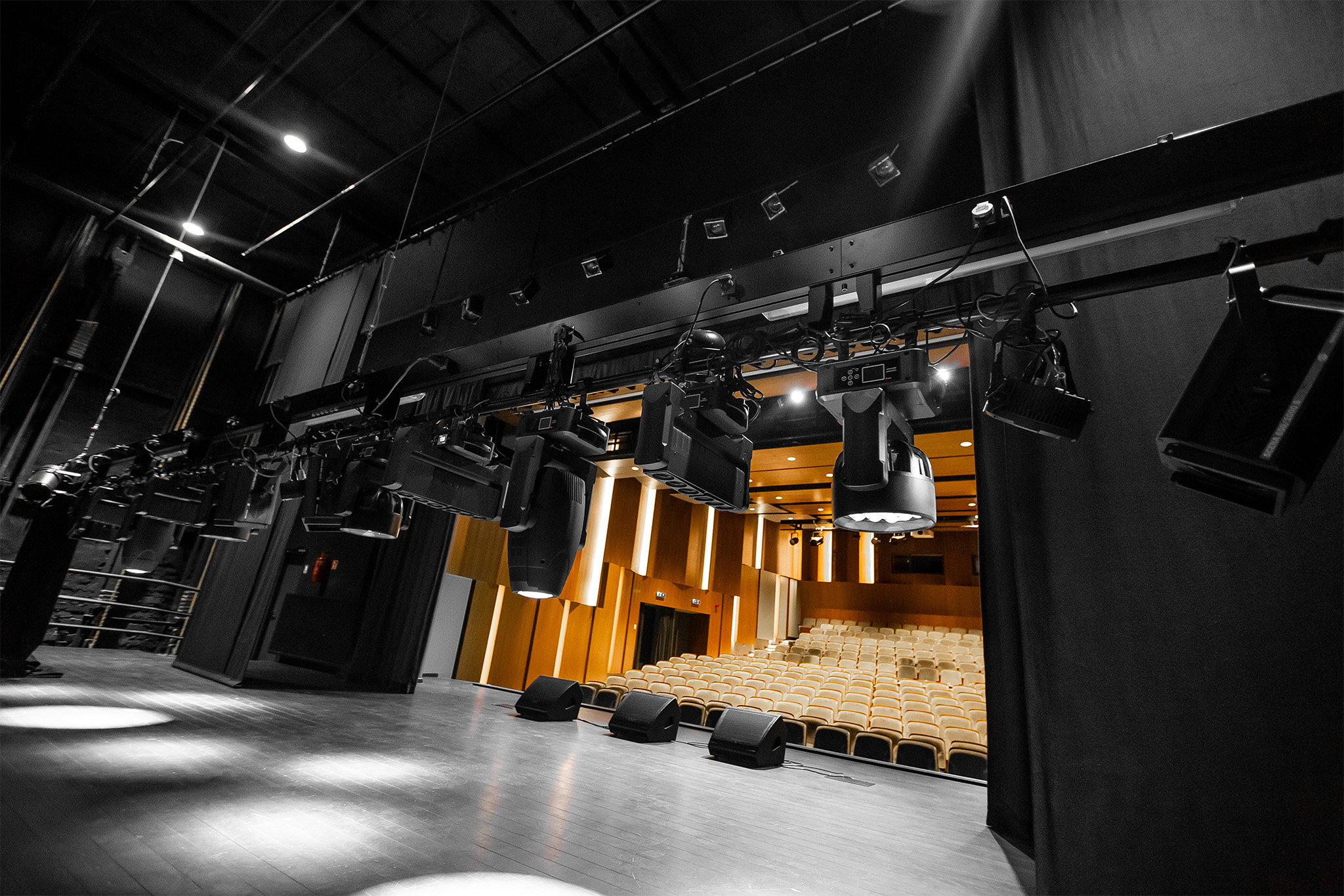 Lắp đặt âm thanh sân khấu chuyên nghiệp, trọn gói giá rẻ 1 lắp đặt âm thanh sân khấu uy tín